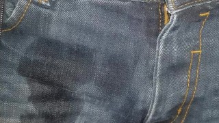 Je me pisse dessus habillé