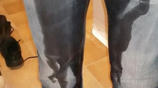 Je me pisse dessus habillé
