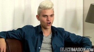 Young blonde homo Titus Snow wanks it like a pro