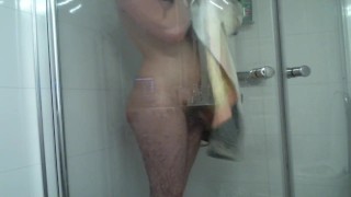 amatour showering for cam