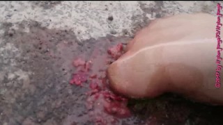 Die Zweite Erdbeere zertreten ** Nylon Spaß **