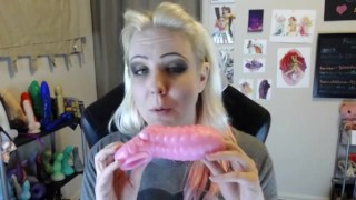 Rio's Reviews: Bad Dragon's Basilisk/Crackers Sheeth