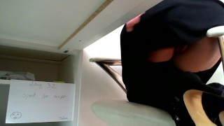 Masturbate at work :Day 32: Skinny girl flashing her ass.