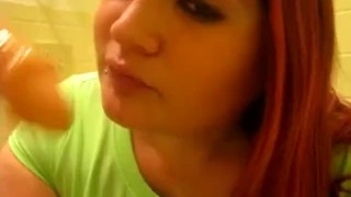 Cassandra calagera deepthroasts her shelf with a dildo