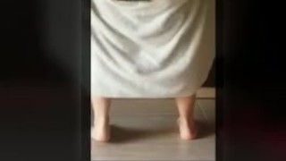AMATEUR CASADA PROVOCANDO (--AL SALIR DE LA DUCHA--)
