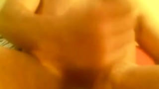 sólito en casa haciéndome una paja