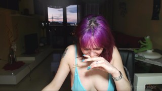 Sniffing the infalible sneezing powder, strong sneezes, goosebumps