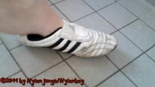 Sneaker bepissen
