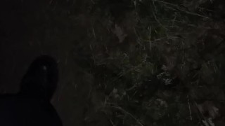 Draußen pissen - Der Stiefel