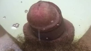 Piss fountain in bath tub