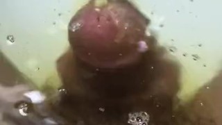 Piss fountain in bath tub