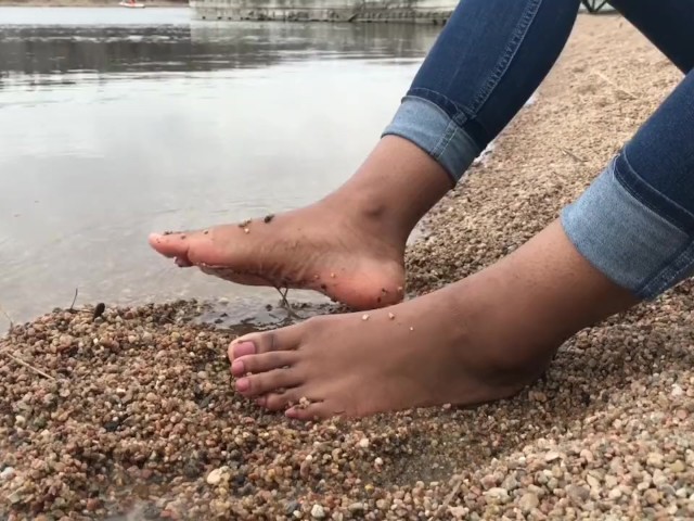 Teen Beach Toes - Ebony Teen Feet at the Shore Gets Covered in Sand - Free Porn Videos -  YouPorn