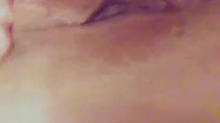 Mom sneaks playtime with pretty pussy