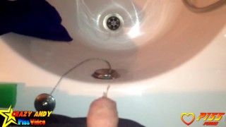 heimlich bei der besten Freundin in die Badewanne gepisst