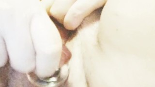 Bbw fucks her pussy