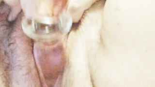 Bbw fucks her pussy
