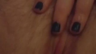 Chubby hottie plays with pussy in bath tub