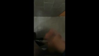 Gordo haciendose una paja