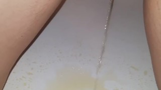TEEN PISSING HERSELF IN BATHTUB