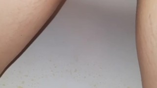 TEEN PISSING HERSELF IN BATHTUB