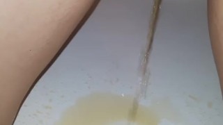 TEEN PISSING HERSELF IN BATHTUB