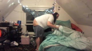 fat white girl buttcrack cleaning and making bed