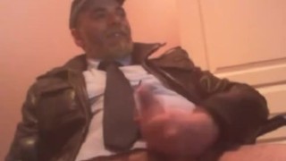 SECURITY GUARD JACKING OFF AT WORK