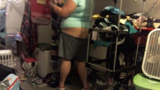 fat white girl buttcrack folding clothes