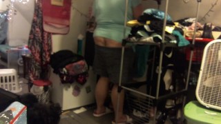 fat white girl buttcrack folding clothes
