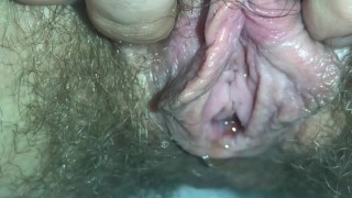 HAIRY PUSSY TAKING A LONG PISS
