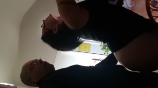 ladymuffin si fa' scopare mentre aspetta il suo turno dall'estetista!