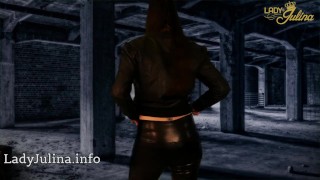 Lady Julina sucht Sitzgelegenheit Shiny Leder Leggings Facesitting