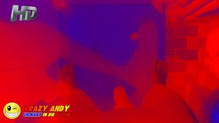 Andy pinkelt in die Dusche (Full HD 1080i)