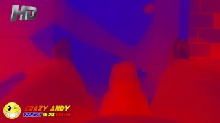 Andy pinkelt in die Dusche (Full HD 1080i)