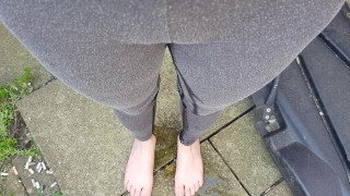 Outdoor pissing in leggings