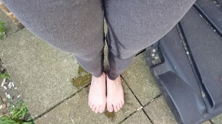 Outdoor pissing in leggings
