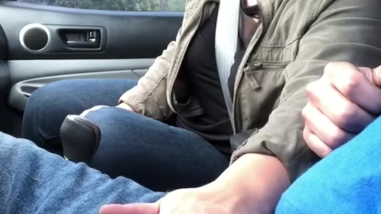 Handjob While He Driving - Lunchtime handjob while he drives!! - Free Porn Videos - YouPorn