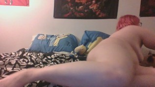 Geeky Girl plays with herself after long day