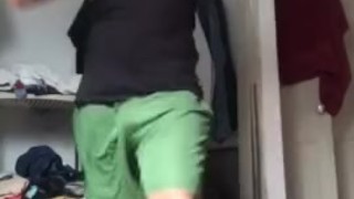 YO bailando un poco cancion de daddy yanque Dura.
