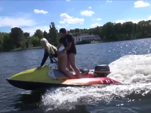 Wow! Public Sex on Water Scooter Cum in Mouth - VidÃ©os Porno Gratuites -  YouPorn