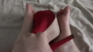 Carlycurvy feet play and cum countdown