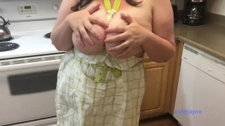 Amateur Huge Tit BBW Shows off Sexy Body in Kitchen Wearing Just an Apron