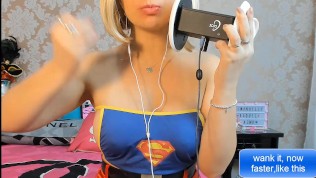Sexy SuperChick Masturbates Her Wet Pussy on Webcam