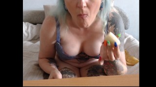 chubby whore put a banana into her sweet pussy