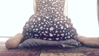 A quick pillowhumping orgasm with dress on