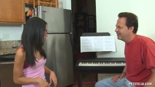 Teen Babes Pays For Her Lesson Offering Her Pussy