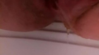 PEEING&SQUIRTING QUICKIE WHILE HIDING