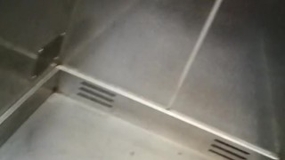 Dans l'ascensceur