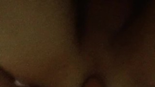 Chico Emo Disfruta de su Dildo sin condon