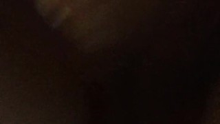 Chico Emo Disfruta de su Dildo sin condon